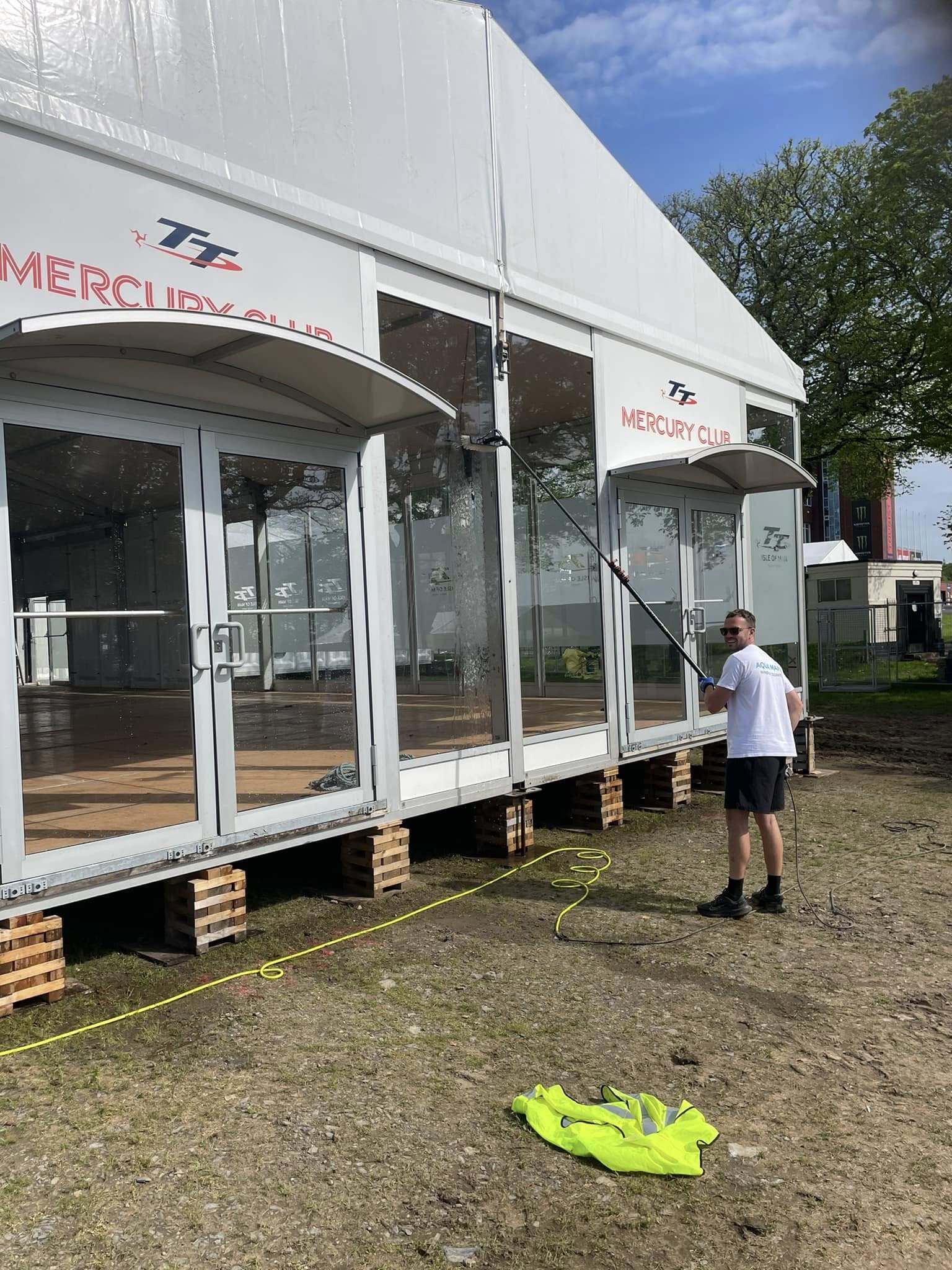 Aqua Mann window cleaning