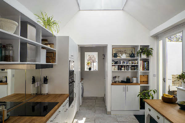 horncastle:thomas Limited